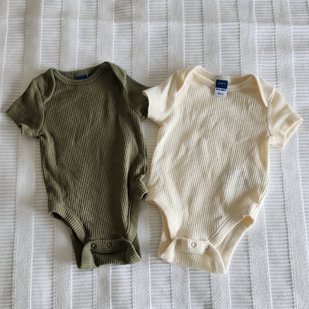 Old Navy Set of 2 BodySuits